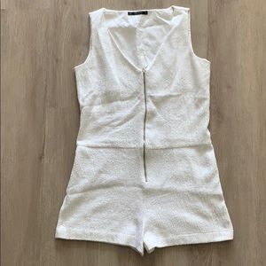 Zara white romper runs big it’s more like L.